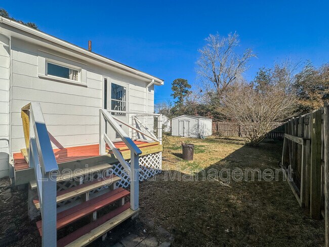 Building Photo - 422 Riverland Dr