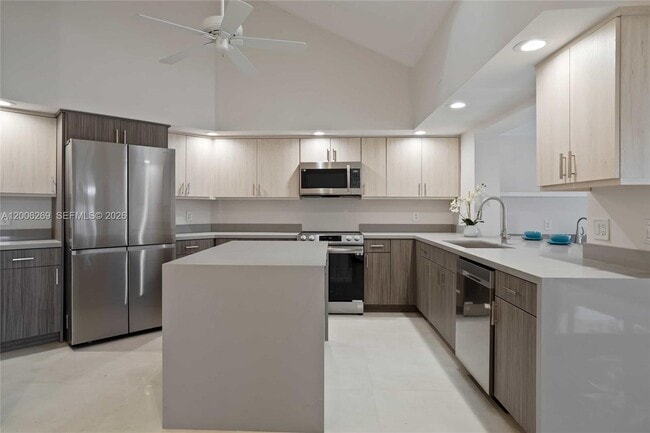 Building Photo - 8881 N Lake Dasha Dr