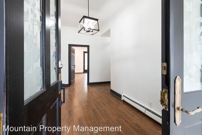 Building Photo - 10 br, 11 bath House - Employee Housing Op...