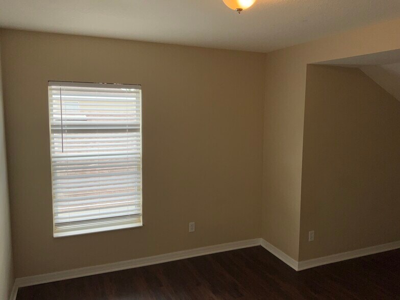 Building Photo - 15031 Skip Jack Loop