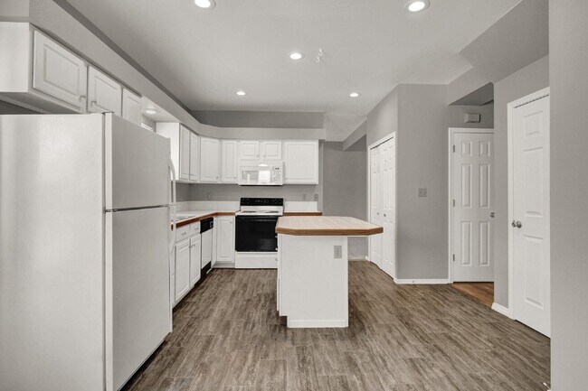 Building Photo - 8720 Massey Cir