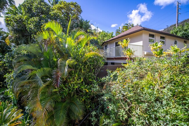 Building Photo - $4300 2bd/3ba Single Family Home in Nuuanu