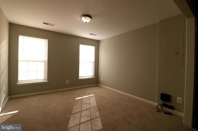Building Photo - 2581 Sutters Mill Dr