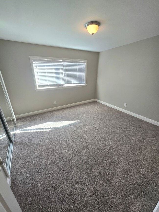 Building Photo - 191 E Avenida De Los Arboles