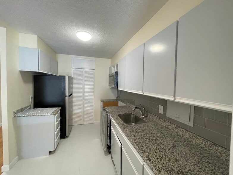 Building Photo - 60 Longwood Ave