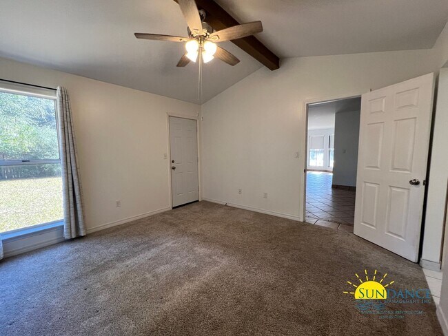 Building Photo - Gorgeous 3 Bedroom Home in Crestview!