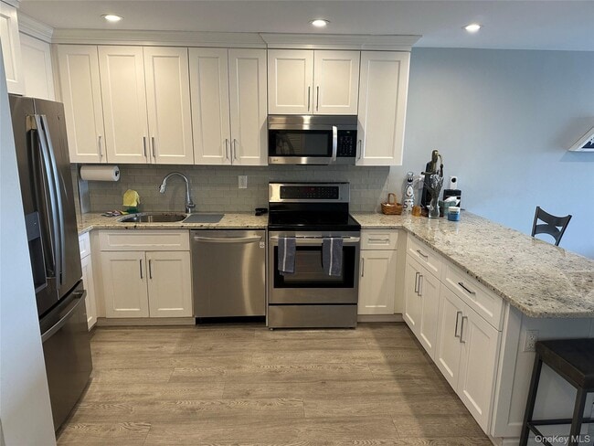 Building Photo - 360 Shore Rd