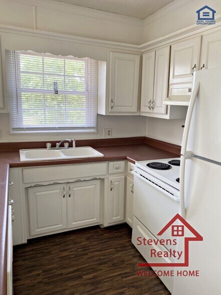 Building Photo - 540 McQuade Cir
