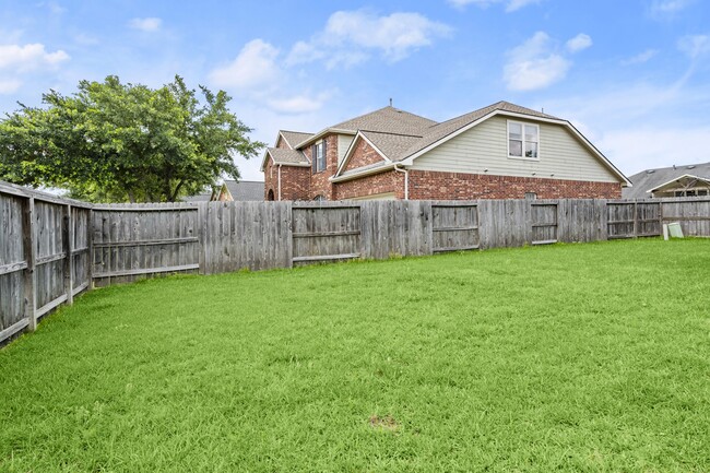 Building Photo - 19830 Broadhead Manor Dr