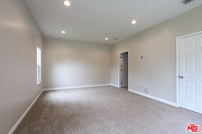 Building Photo - 2210 Manning Ave