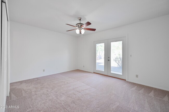 Building Photo - 313 S Ocean Dr
