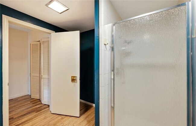 Building Photo - Updated 1-Bedroom Condo with Garage, Pool & Patio in Prime Fullerton Location