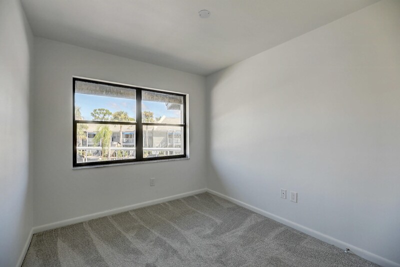 Building Photo - 1401 NE 14th Ct