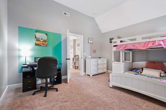 Building Photo - 501 Daylily Ct