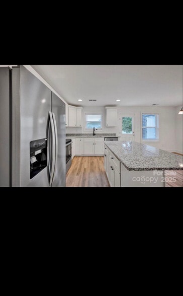 Building Photo - 2810 S Ridge Ave