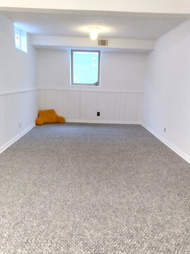 Building Photo - 8215 Oakland Ave S