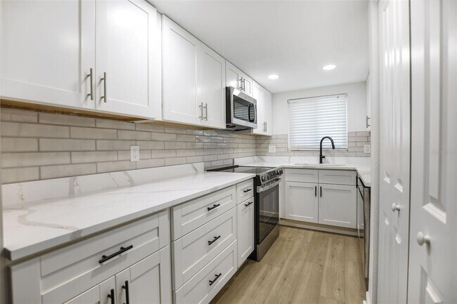 Building Photo - 4570 Overlook Dr NE
