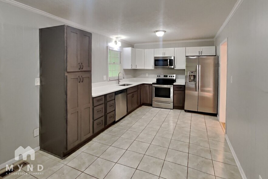 Building Photo - 2570 Rolling View Dr