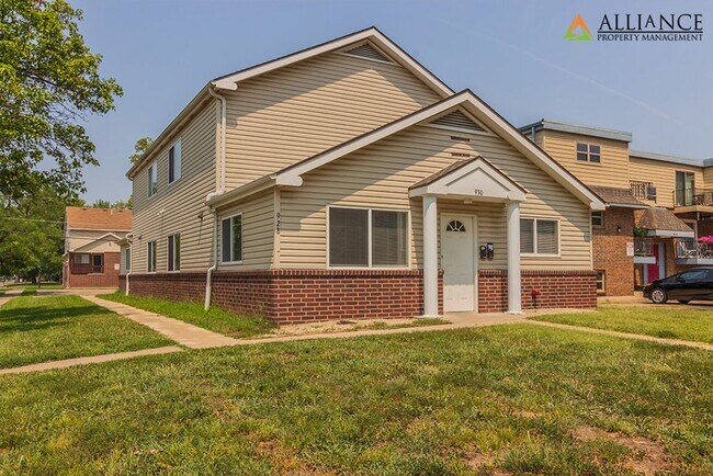 Building Photo - 928 Moro St