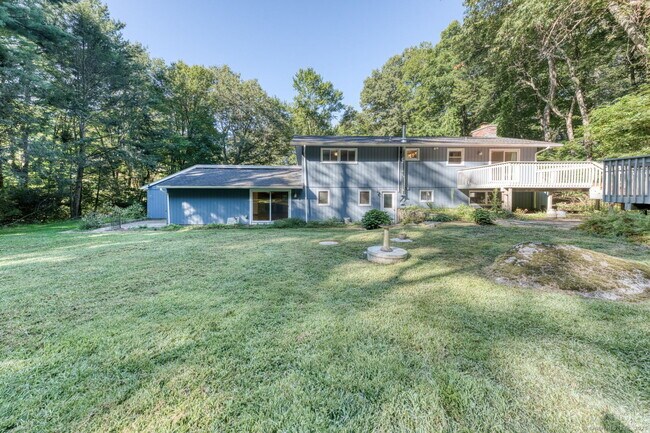 Building Photo - 16 Westgate Ln