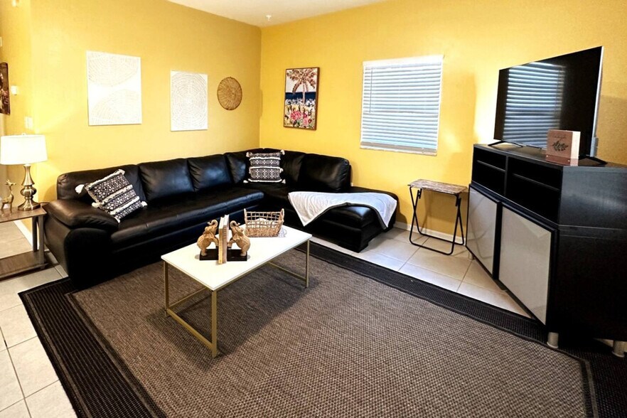 Primary Photo - 408 NW 5th Ave