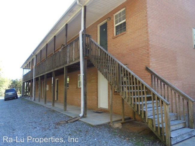 Building Photo - 220 Pitts St