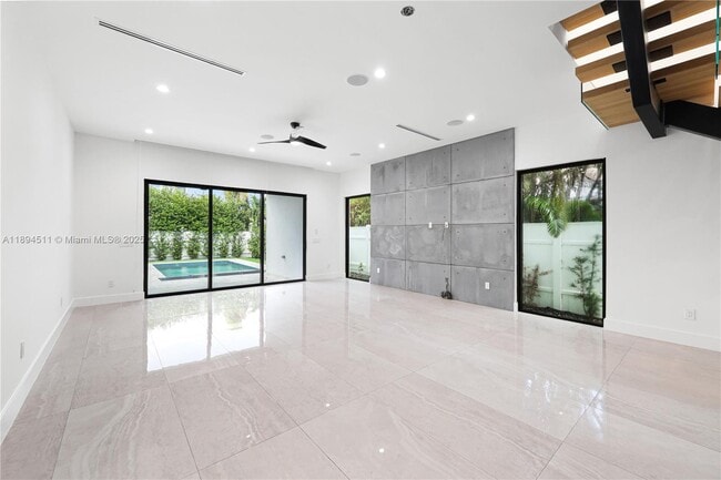 Building Photo - 813 NE 17th Terrace