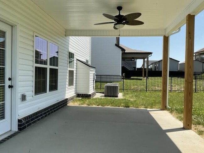 Building Photo - Available for Purchase or Rent!