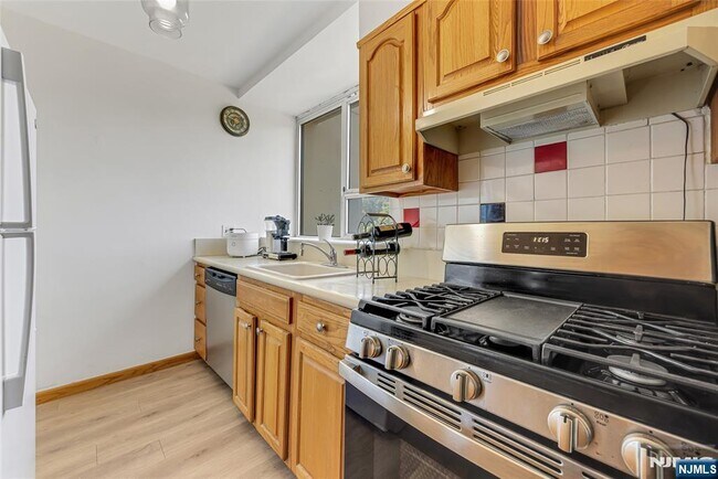 Building Photo - 4 Horizon Rd