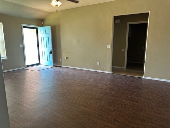 Building Photo - Piedmont Schools - 3/2 - Great Home - 1,48...