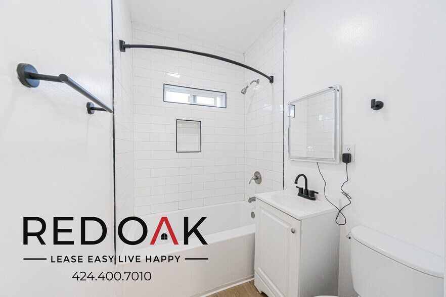 Building Photo - 816 S Park View St