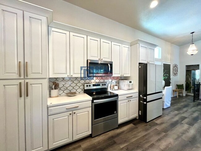 Building Photo - 3640 Inspiration Dr