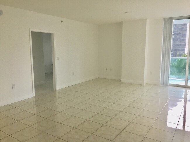 Building Photo - 1250 S Miami Ave