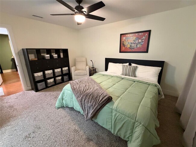 Building Photo - 1900 Dauphine Cove