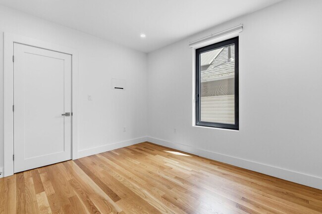 Building Photo - 6 Devine Wy