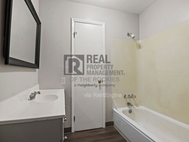 Building Photo - 319 Walnut St