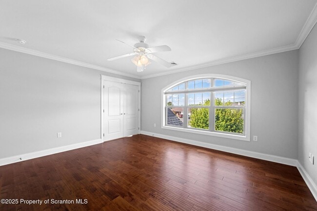 Building Photo - 15 Maple Leaf Dr