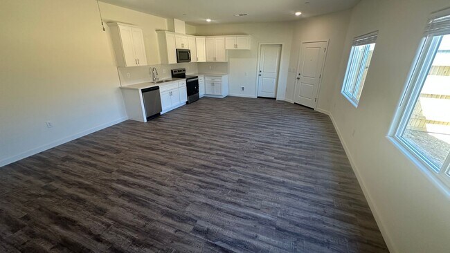 Building Photo - Coyote Run Duplexes 9004