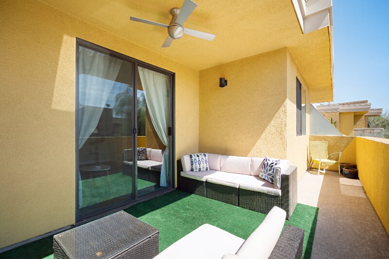 Building Photo - 1020 E Palm Canyon Dr
