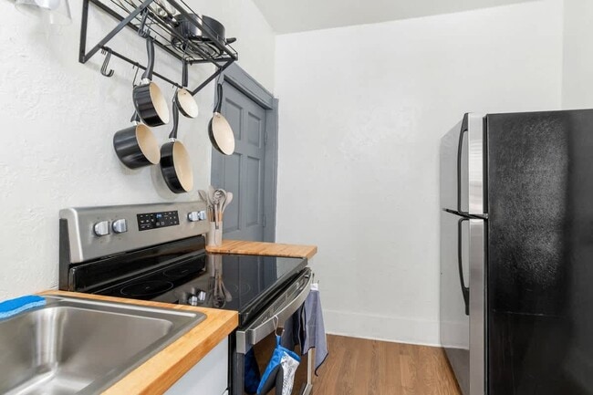 Building Photo - 728 Johnson Ave