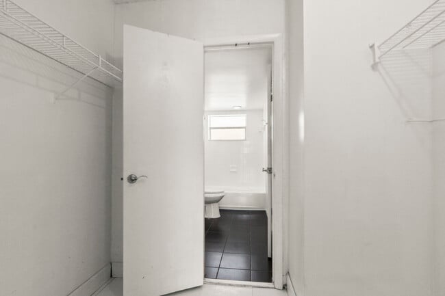 Building Photo - 4500 N Flagler Dr