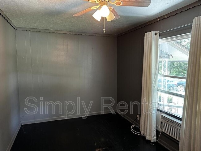 Building Photo - Kingston Rd 906