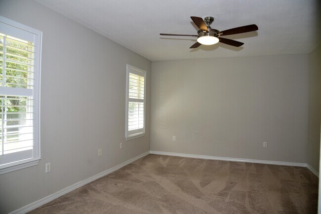 Building Photo - 1402 Ernest Hemingway Dr