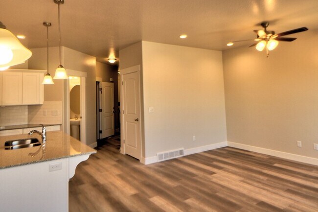 Building Photo - 16365 S Piston Ln