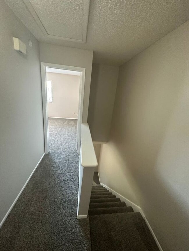 Building Photo - GREAT 2/2.5 Townhome Near UCF! Available Now!