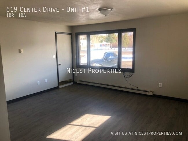 Building Photo - 619 Center Dr