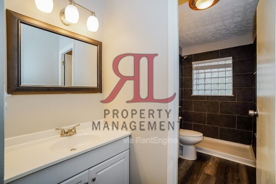 Building Photo - 363 Regents Rd