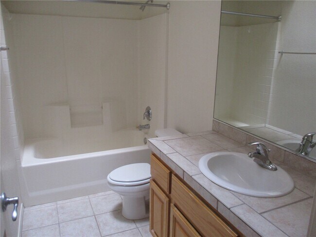 Building Photo - 5543 Clubhouse Ct