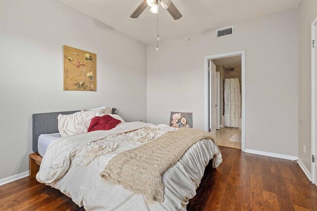 Building Photo - 6000-9 Shepherd Mountain Cove