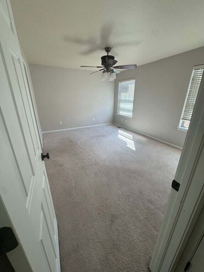 Building Photo - 4547 Hayler Ave